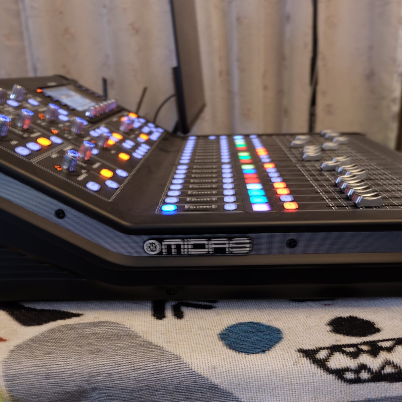 Midas M32R Live อุปกรณ์จริงที่ caffeaun Studio